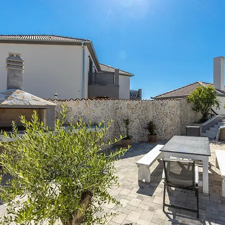 Dalmatinka Vila